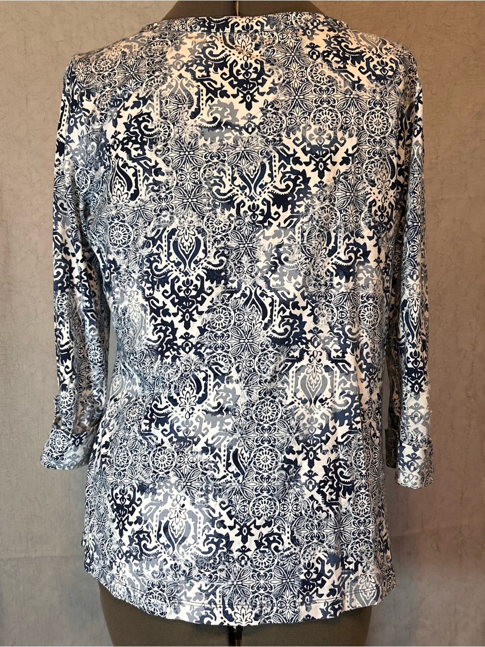Women's Blue and White Patterned 3/4 Long-Sleeve Top